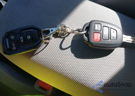 2018 Toyota Corolla Le from USA, damaged, VIN 2T1BURHE2JC978377